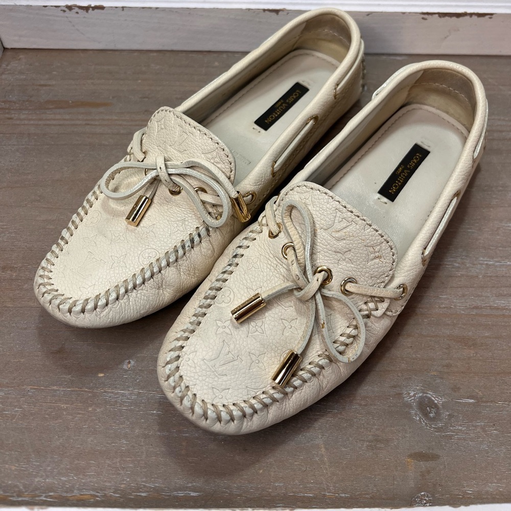 Auth Louis Vuitton Cream Monogram Embossed Leather Gloria Loafers Size 35 US 4.5